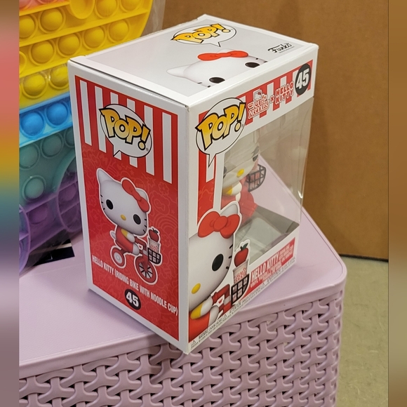Hello KITTY Funko # 45 + Pop it Fidget Hello Kitty - Picture 4 of 16
